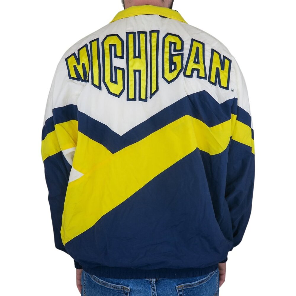 Vintage 90s Apexone University of Michigan Wolverines Puffer Coat